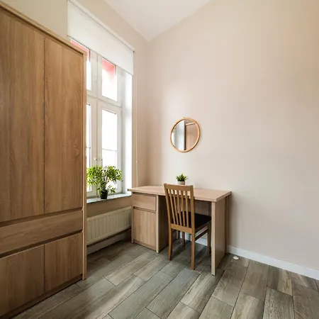 Glowny Comfort By Bookinghost *